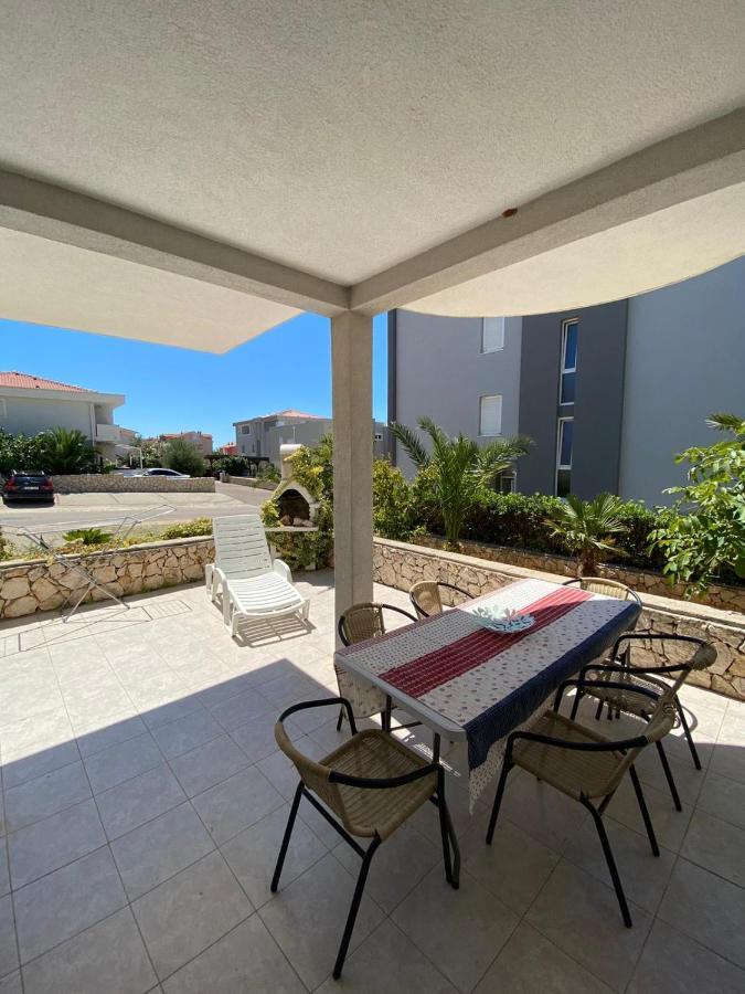 Apartment Dilba Novalja Exterior photo