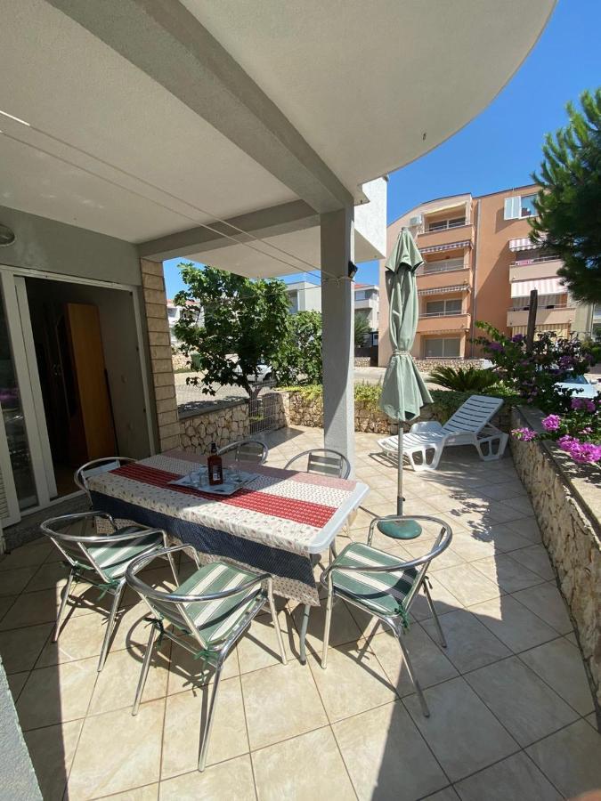 Apartment Dilba Novalja Exterior photo