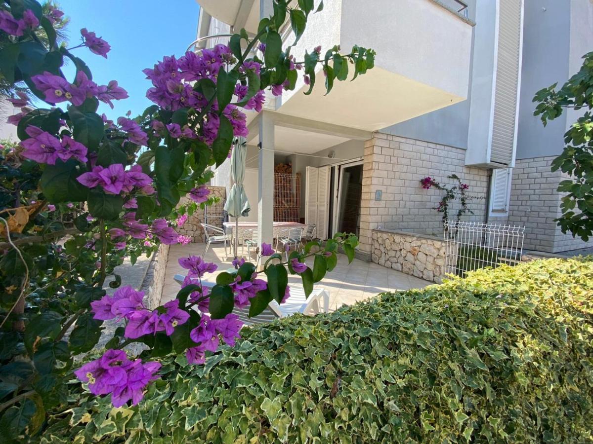 Apartment Dilba Novalja Exterior photo